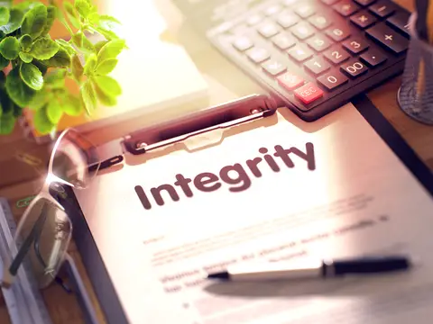 Developing Leadership Qualities: Integrity and Honesty